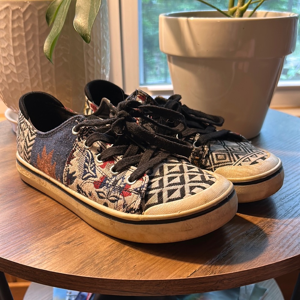 Keen Elsa sneakers in mixed fabric, Size 8.5